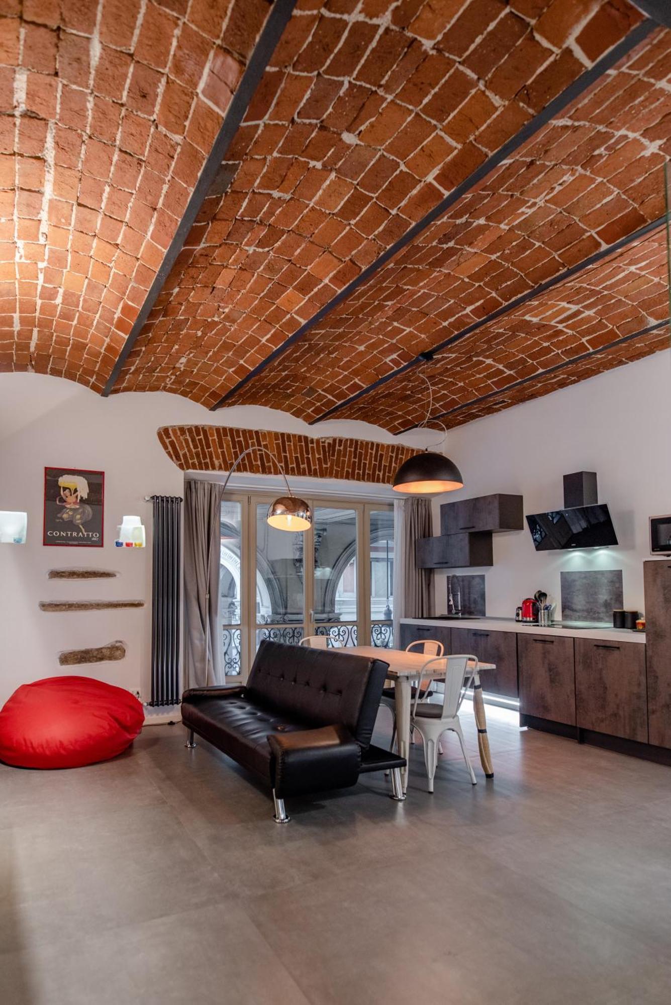 Suite & Queen Apartments Турин Экстерьер фото