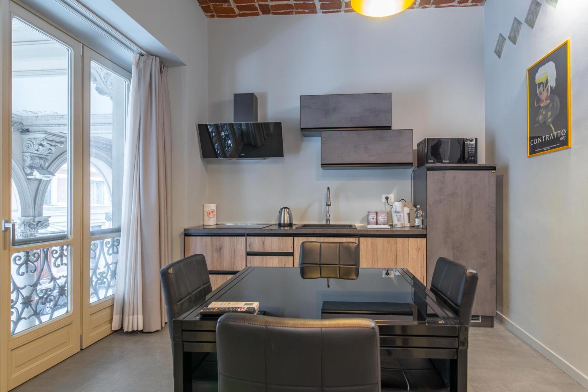 Suite & Queen Apartments Турин Экстерьер фото